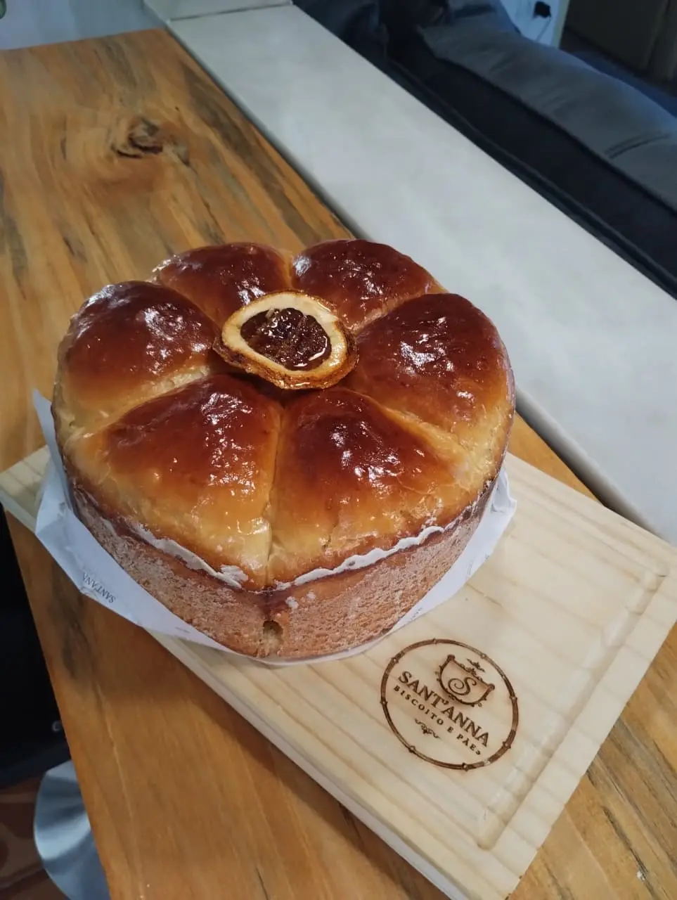 Pão de laranja e mel: Massa macia perfumada com laranja fresca e adoçada com mel. O café da manhã que vira ritual.