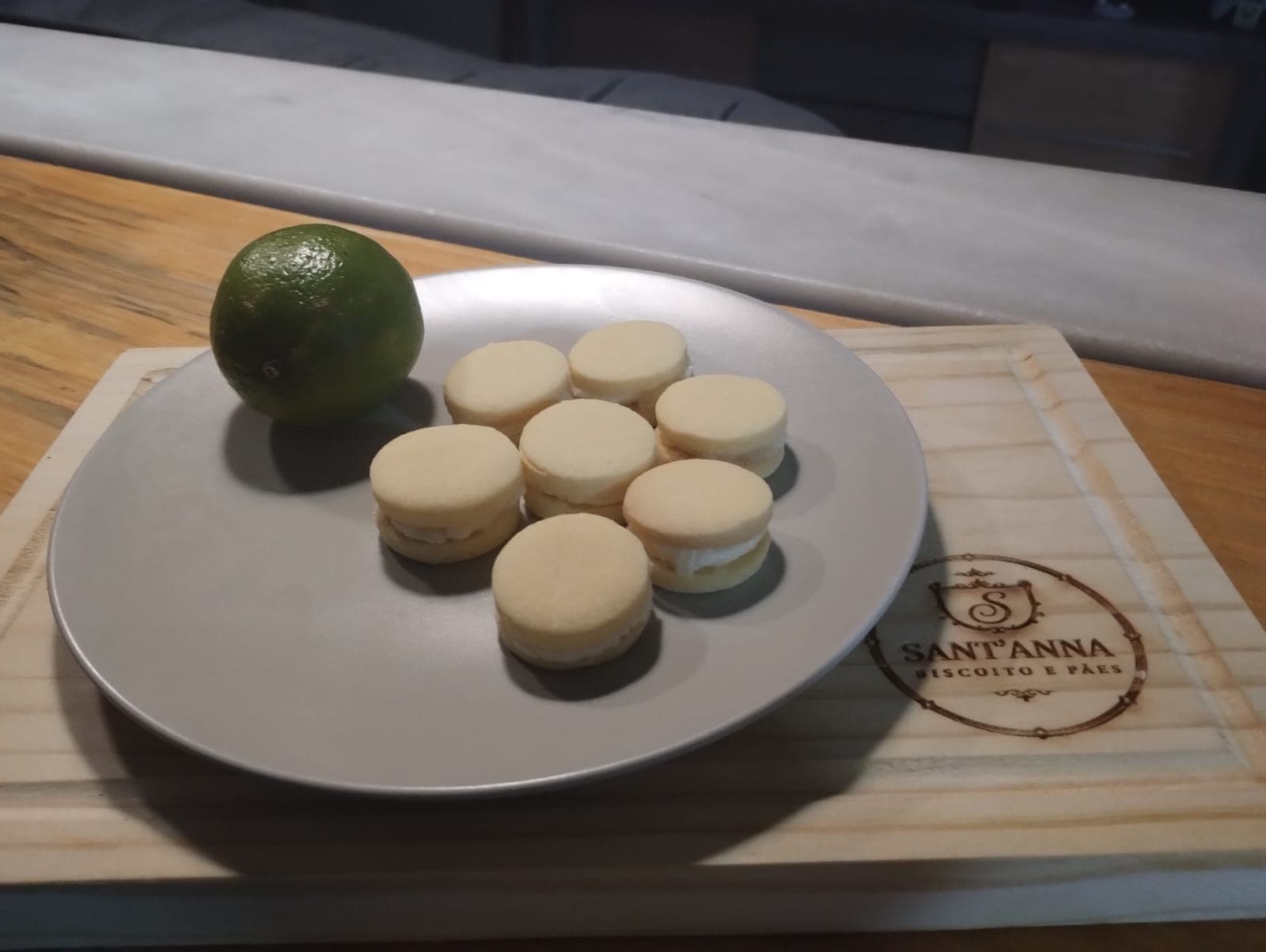 Casadinho de limão: O casadinho em versão cítrica: recheio cremoso de limão entre dois amanteigados.